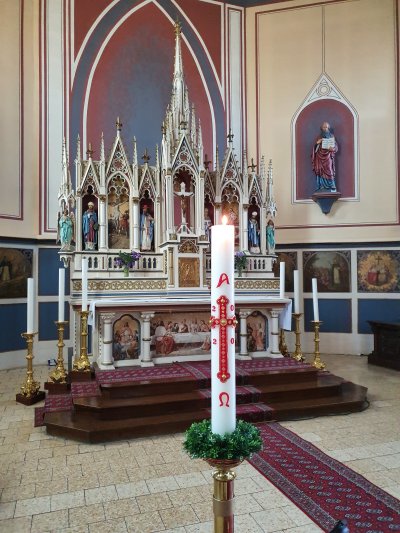 Eglise de Schleithal - Choeur avec cierge pascal